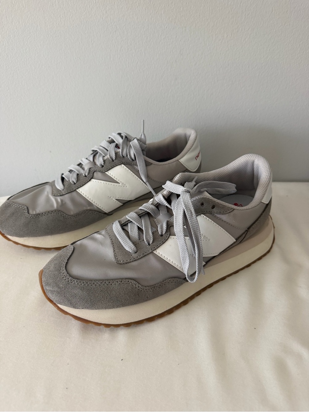 New Balance 237 Men's Shoe Size 8.5 Grey White